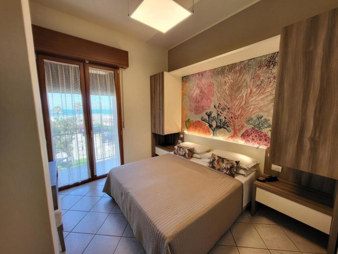 Hotel Villa Fulgida Cattolica Extérieur photo