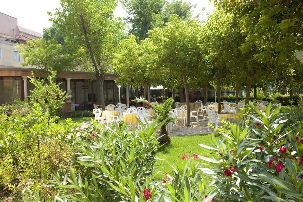 Hotel Villa Fulgida Cattolica Extérieur photo