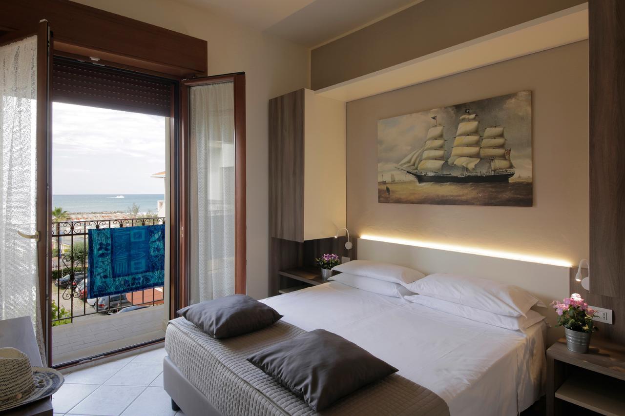 Hotel Villa Fulgida Cattolica Extérieur photo